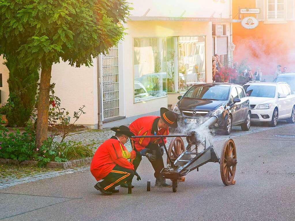 Bei schnstem Wetter wurde am Freitagabend in Pfaffenweiler das Schnecke-Fescht erffnet. Mit guter Laune sind die Besucher und Besucherinnen in das Festwochenende gestartet.