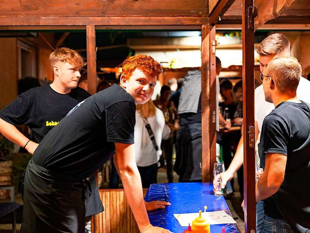 Bei schnstem Wetter wurde am Freitagabend in Pfaffenweiler das Schnecke-Fescht erffnet. Mit guter Laune sind die Besucher und Besucherinnen in das Festwochenende gestartet.