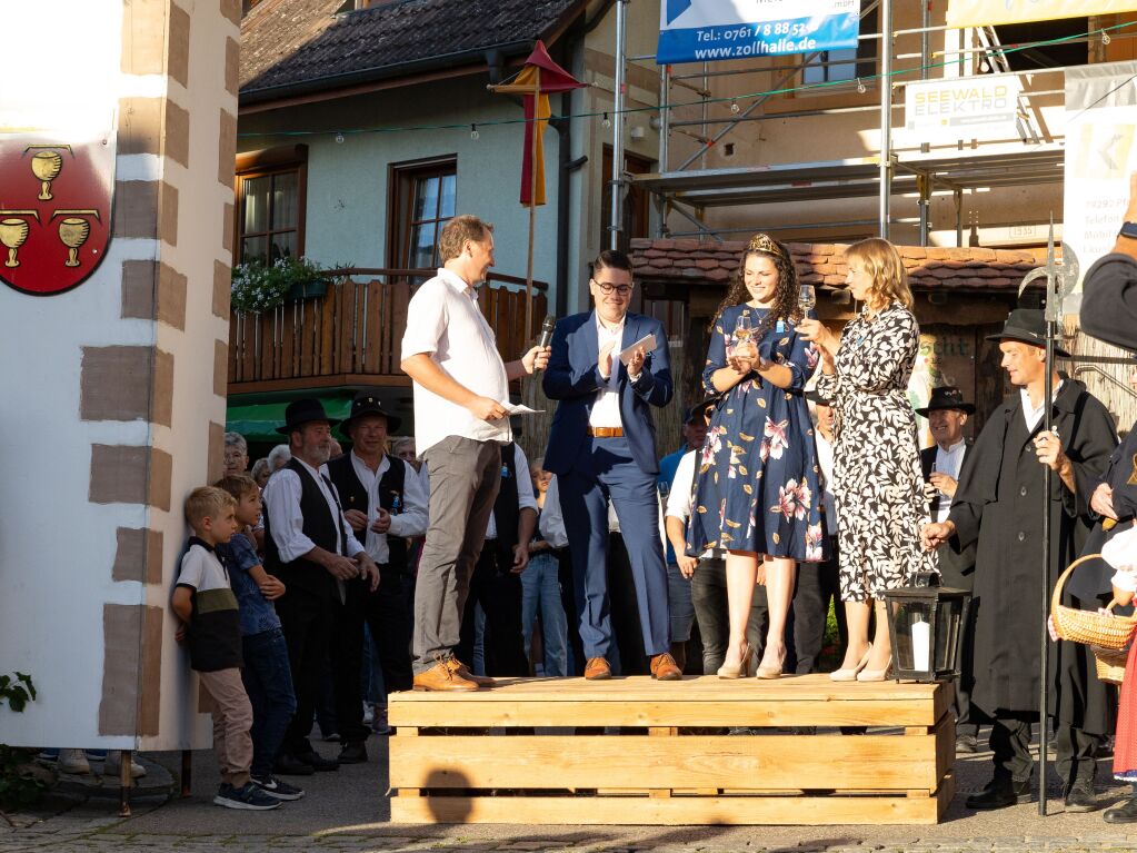 Bei schnstem Wetter wurde am Freitagabend in Pfaffenweiler das Schnecke-Fescht erffnet. Mit guter Laune sind die Besucher und Besucherinnen in das Festwochenende gestartet.