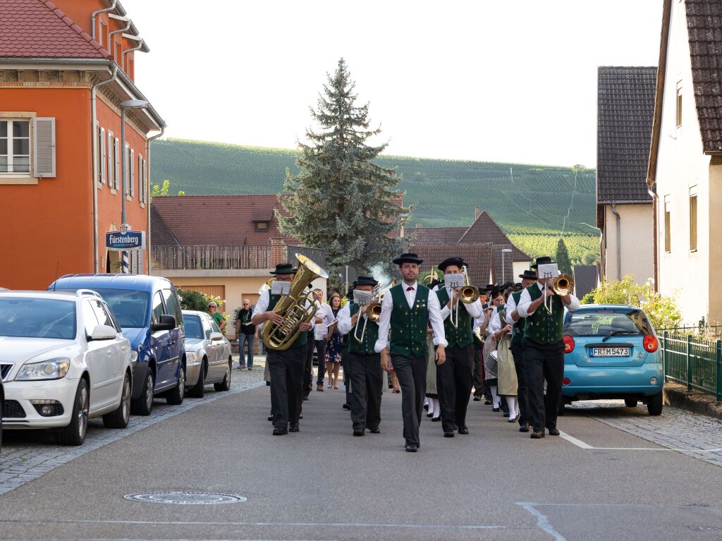 Bei schnstem Wetter wurde am Freitagabend in Pfaffenweiler das Schnecke-Fescht erffnet. Mit guter Laune sind die Besucher und Besucherinnen in das Festwochenende gestartet.