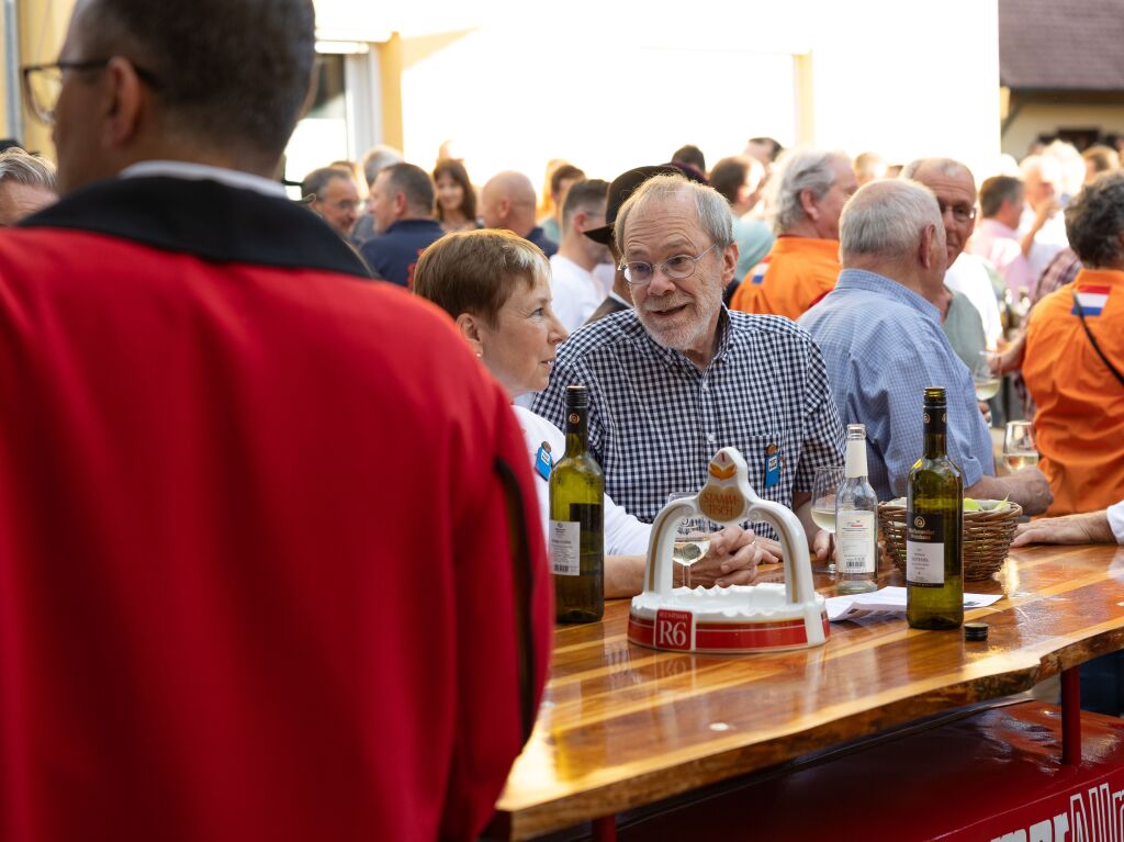 Bei schnstem Wetter wurde am Freitagabend in Pfaffenweiler das Schnecke-Fescht erffnet. Mit guter Laune sind die Besucher und Besucherinnen in das Festwochenende gestartet.