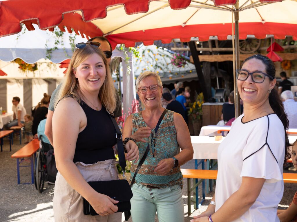 Bei schnstem Wetter wurde am Freitagabend in Pfaffenweiler das Schnecke-Fescht erffnet. Mit guter Laune sind die Besucher und Besucherinnen in das Festwochenende gestartet.