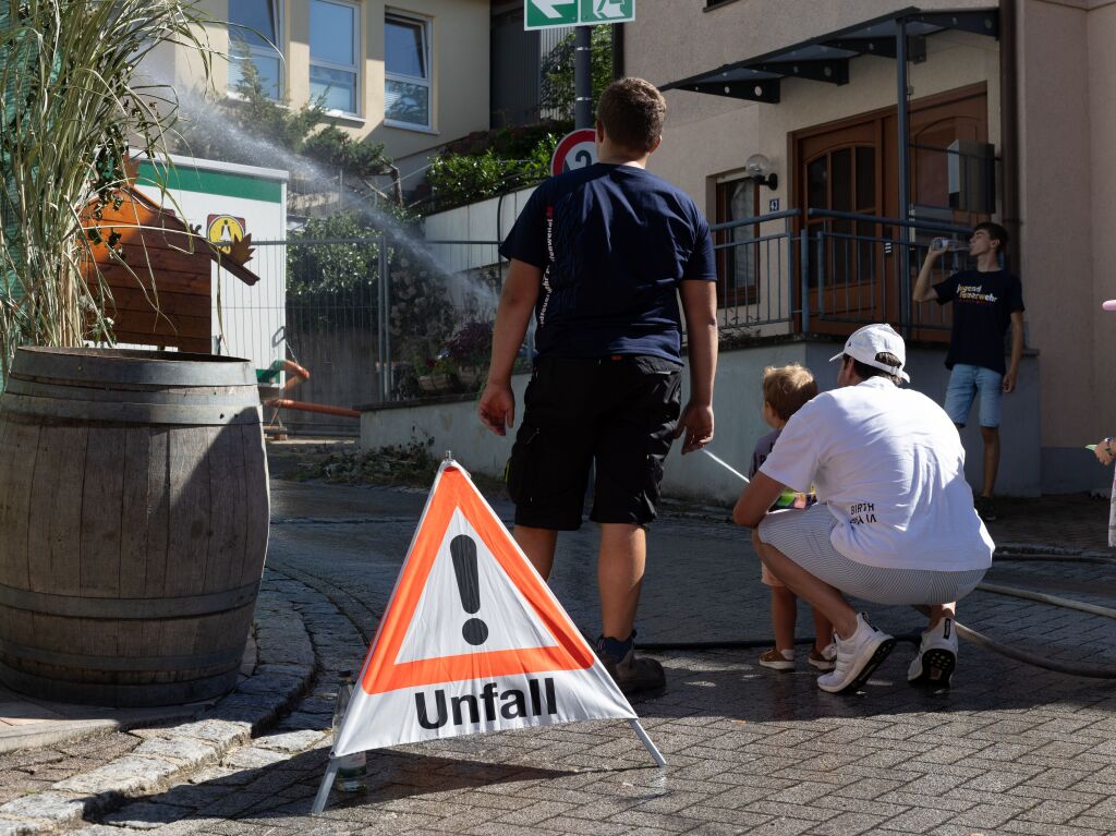 Bei schnstem Wetter wurde am Freitagabend in Pfaffenweiler das Schnecke-Fescht erffnet. Mit guter Laune sind die Besucher und Besucherinnen in das Festwochenende gestartet.