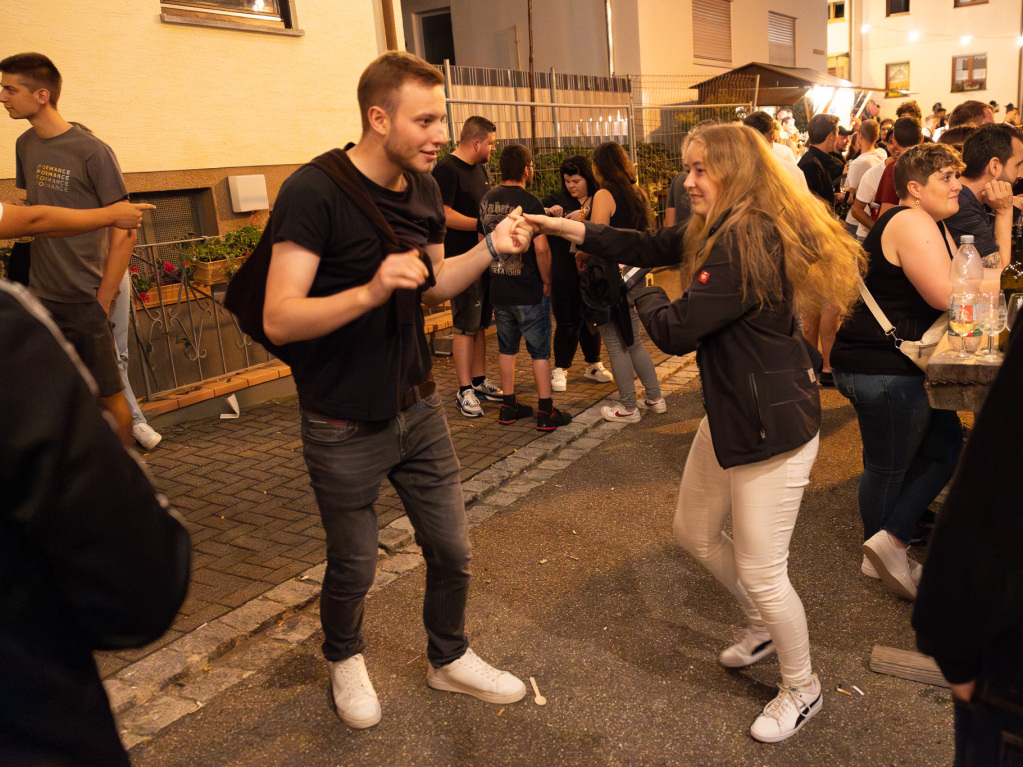 Bei schnstem Wetter wurde am Freitagabend in Pfaffenweiler das Schnecke-Fescht erffnet. Mit guter Laune sind die Besucher und Besucherinnen in das Festwochenende gestartet.