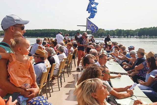 Die Fhre ber den Rhein zwischen Weisweil und Schnau wurde rege genutzt  | Foto: Ilona Hge