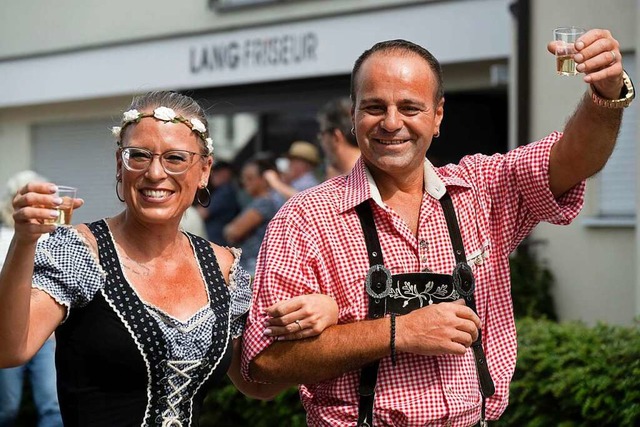 Manuela Schimmel und Sicy Simic beim Umzug am Sonntagnachmittag  | Foto: Volker Mnch