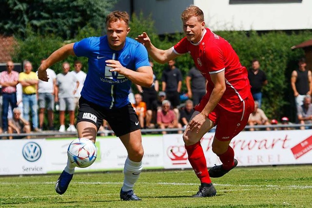 Sorgte fr den 1:2-Anschlusstreffer: Adriano Spoth (links)  | Foto: Benedikt Hecht