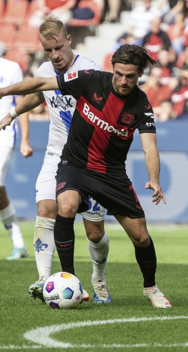 Auch Nationalspieler Jonas Hofmann (rechts) traf fr Bayer Leverkusen.  | Foto: Bernd Thissen (dpa)