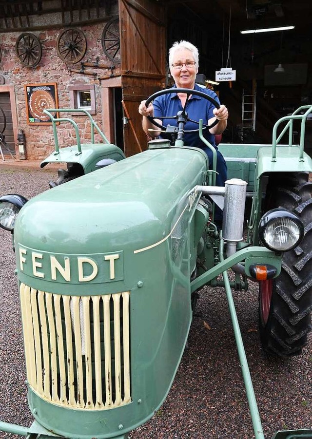 Einen eigenen Traktor hat Ruth Nbling... schon zum zwlften Mal fest im Griff.  | Foto: Markus Zimmermann