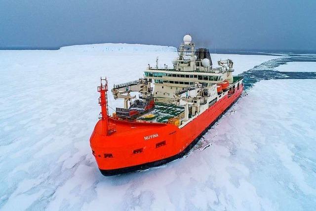 Notfall im ewigen Eis: Team auf Eisbrecher rettet erkrankte Person von Forschungsstation