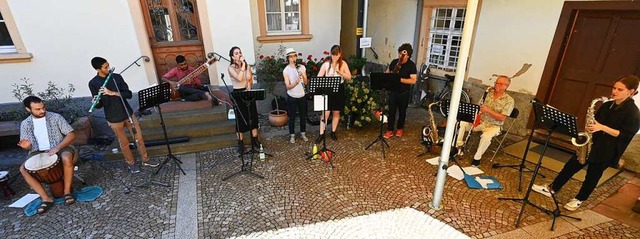 Musik aus aller Welt klingt zusammen u...nzert im Anwesen Leonhardt ganz Neues.  | Foto: Markus Zimmermann