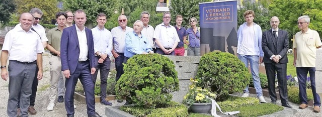 Auf dem Btzinger Friedhof erinnerten ...us der Politik an Karl-Hermann Flach.   | Foto: Horst David