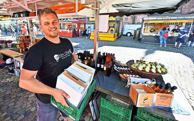 Packt ein: Marktbeschicker Ireneus Fro...t im Oktober auf dem Mnstermarkt auf.  | Foto: Michael Bamberger