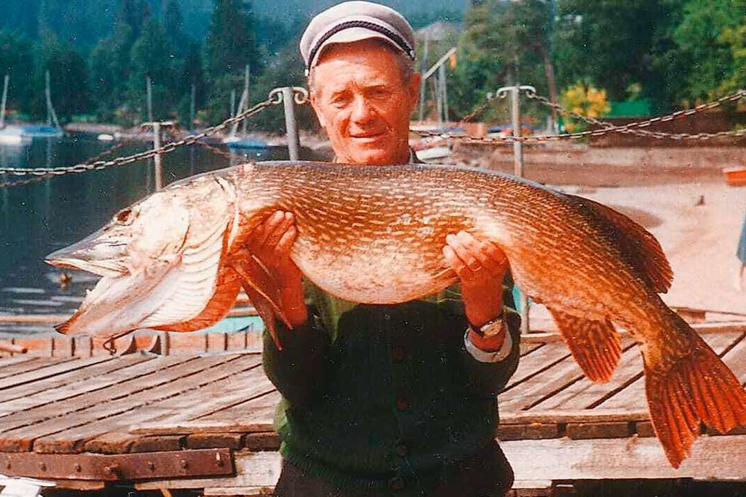 Den größten Hecht fing 1988 Otto Rueb. Der Fisch ist im Kurhaus zu sehen.  | Foto: SFVT