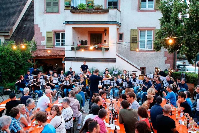 Das Orchester des Musikvereins Inzling...n und Musiker ebenso wie der Dirigent.  | Foto: Musikverein Inzlingen