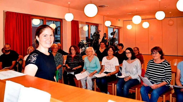 Singen fr den Frieden: Eva Peichl und...chor bei einer Chorprobe im Mariensaal  | Foto: Barbara Puppe