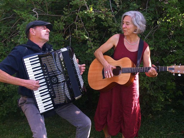 Das Duo Tavernenlieder &#8211; das sind Vera Maier und Thomas Allgeier.  | Foto: Karin Stckl-Steinebrunner