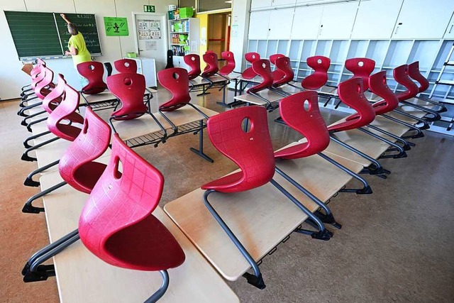 Die Vorbereitungen fr den Schulstart laufen auf Hochtouren.  | Foto: Bernd Weibrod (dpa)