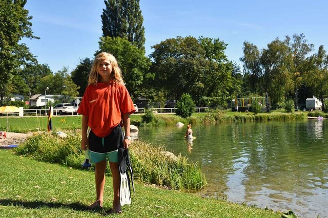 Mit wachsamen Blick kontrolliert Jonny...das Geschehen am Freiburger Silbersee.  | Foto: Sebastian Krger