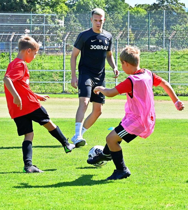 Ballstafetten mit dem Weltmeister: Mat... Stargast beim Fchsletag am Mittwoch.  | Foto: Freiburg