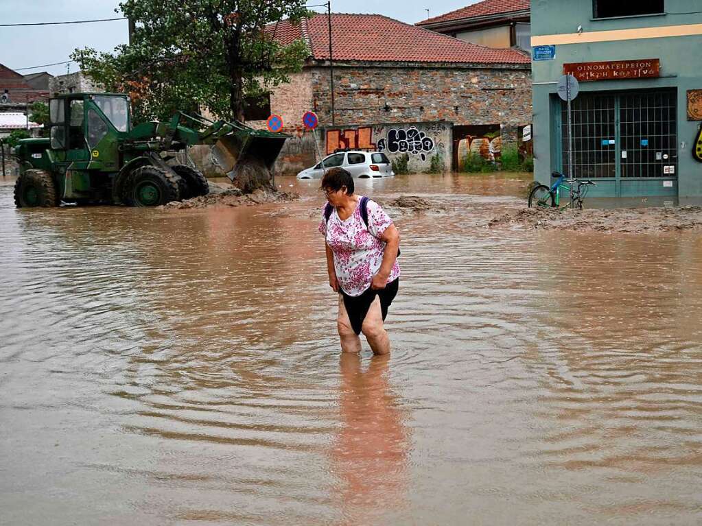 Nach verheerenden Waldbrnden hoffte man auf Entspannung durch Regen. Der kam jetzt. In Form von schweren Unwettern mit berschwemmungen. Die Trinkwasserversorgung, der Strom und das Handynetz ist in manchen Regionen ausgefallen.