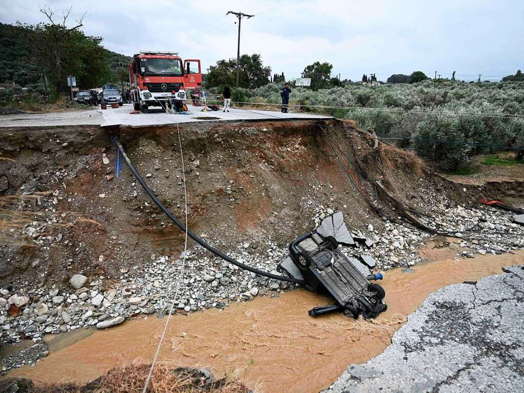 Nach verheerenden Waldbrnden hoffte man auf Entspannung durch Regen. Der kam jetzt. In Form von schweren Unwettern mit berschwemmungen. Die Trinkwasserversorgung, der Strom und das Handynetz ist in manchen Regionen ausgefallen.