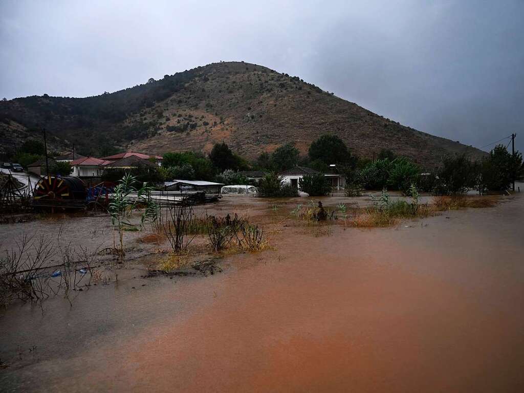 Nach verheerenden Waldbrnden hoffte man auf Entspannung durch Regen. Der kam jetzt. In Form von schweren Unwettern mit berschwemmungen. Die Trinkwasserversorgung, der Strom und das Handynetz ist in manchen Regionen ausgefallen.