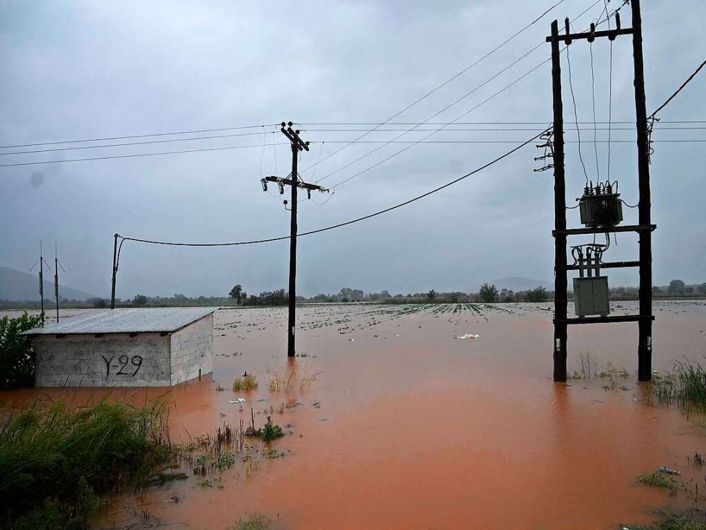 Nach verheerenden Waldbrnden hoffte man auf Entspannung durch Regen. Der kam jetzt. In Form von schweren Unwettern mit berschwemmungen. Die Trinkwasserversorgung, der Strom und das Handynetz ist in manchen Regionen ausgefallen.