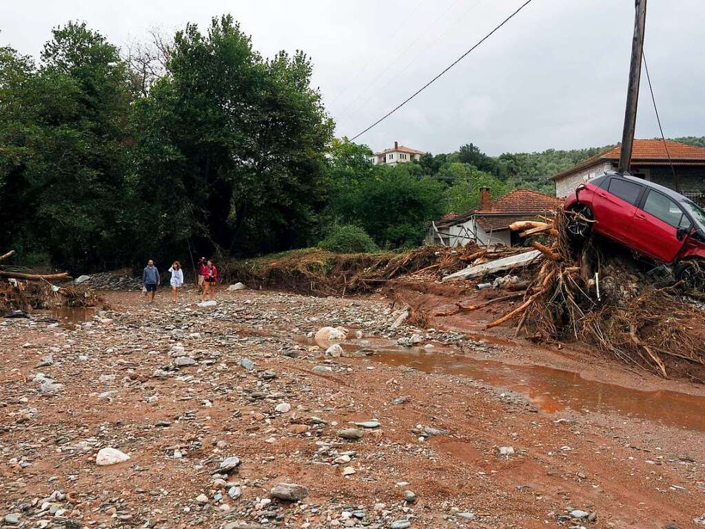 Nach verheerenden Waldbrnden hoffte man auf Entspannung durch Regen. Der kam jetzt. In Form von schweren Unwettern mit berschwemmungen. Die Trinkwasserversorgung, der Strom und das Handynetz ist in manchen Regionen ausgefallen.