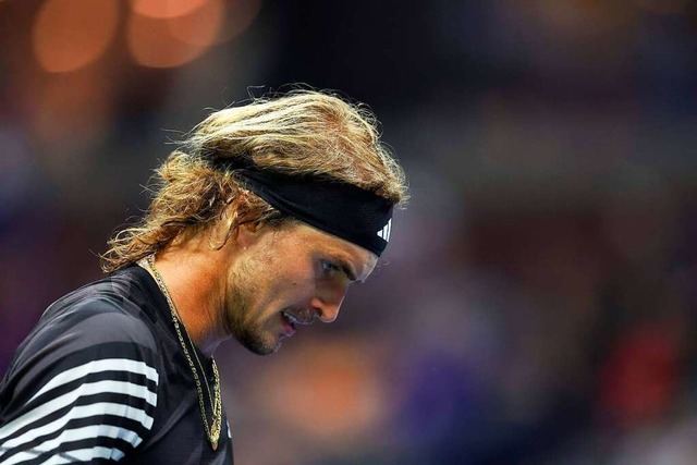 Im Viertelfinale der US Open gegen Car...az bleibt Alexander Zverev chancenlos.  | Foto: CLIVE BRUNSKILL (AFP)