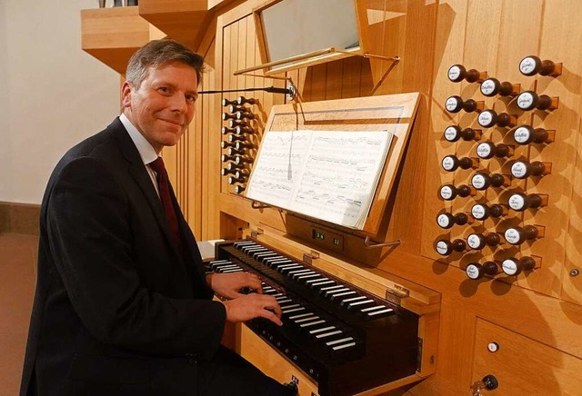 Kirchenmusikdirektor Christoph Bogon a...n der Kirche St. Josef in Rheinfelden.  | Foto: Roswitha Frey