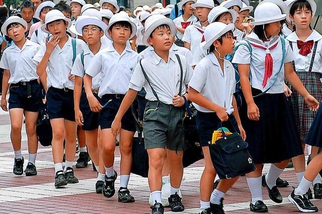 Eine Kleiderordnung an Schulen ist eine gute aber realittsferne Idee