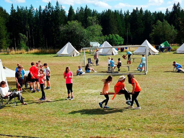 Die Kinder messen sich bei der Lagerolympiade  | Foto: Eva Korinth