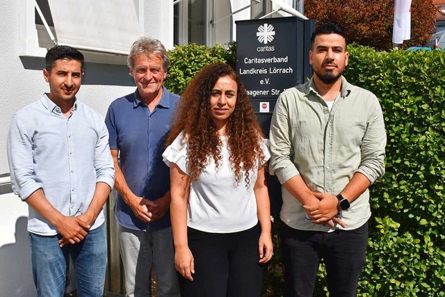 Abdulwahab Al Hoseen (von links), Rein...nd Mohamed Alobied vom Caritasverband.  | Foto: Thomas Loisl Mink