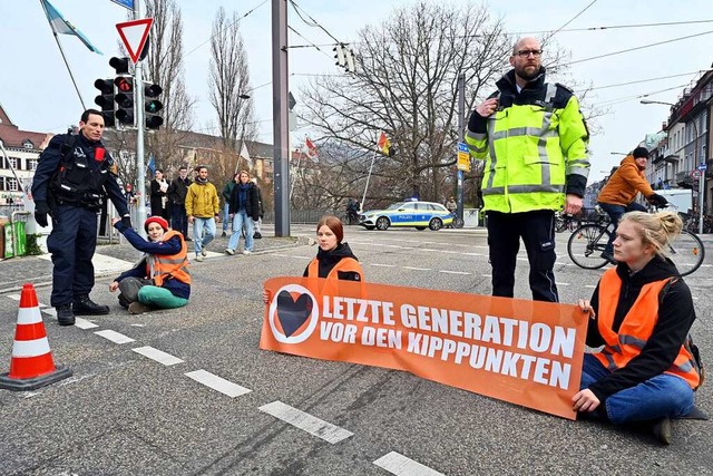 Aktivistinnen und Aktivisten der &quot... den Verkehr in Freiburg (Archivbild).  | Foto: Thomas Kunz