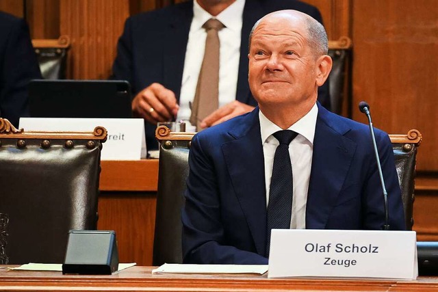 Bundeskanzler Olaf Scholz (SPD) sitzt ...mentarischen Untersuchungsausschusses.  | Foto: Christian Charisius (dpa)