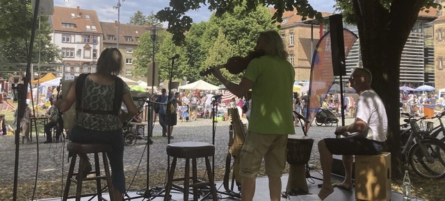 Typische Atmosphre beim Flohmarkt zwischen Reithalle und Bibliothek.  | Foto: Geralidne Streit Stadt Offenburg