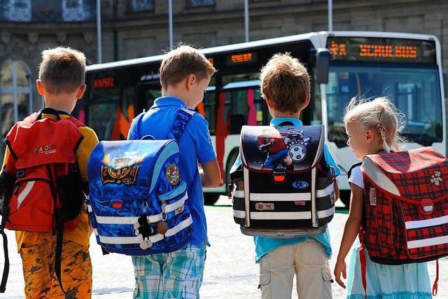 Schulbusse gehren fr viele Kinder zu...Doch deren Fahrer fehlen. (SYmbolbild)  | Foto: Franziska Kraufmann (dpa)