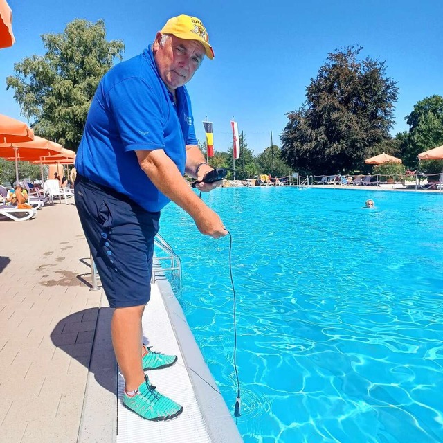 Edgar Koslowski bei der Arbeit im Ettenheimer Freibad  | Foto: Klaus Fischer