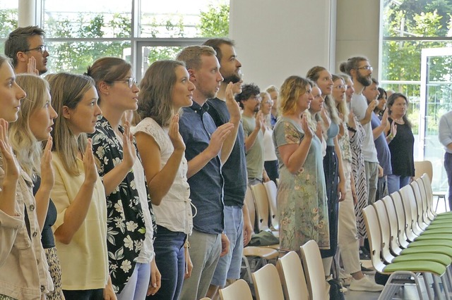 97 Lehrerinnen und Lehrer wurden am Freitag in Oberkirch vereidigt.  | Foto: Louisa Krieg