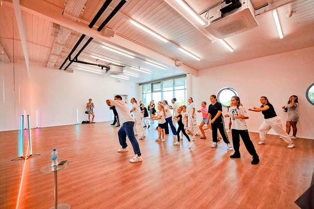 Beim Tag der offenen Tr konnten sich ...te auch in Tanzworkshops ausprobieren.  | Foto: Europa-Park