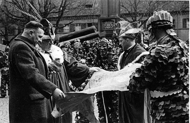 Das Bild vom Rosenmontag 1939 zeigt di...snetrufervogt Augst Fritz (von links).  | Foto: Archiv Peter Kalchthaler