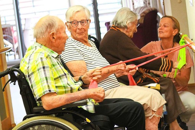 In Hugstetten trainieren Senioren im Pflegeheim Muskeln und Geist.  | Foto: Eva Buchholz