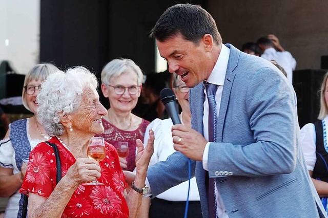 Weinhoheiten aus 73 Jahren waren zur E... als Weinprinzessin dabei gewesen ist.  | Foto: Silvia Schillinger-Teschner