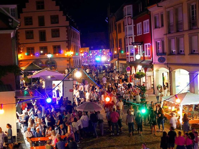 Bummeln, Staunen und Genieen: Die End...ternacht war wieder ein voller Erfolg.  | Foto: Martin Bos