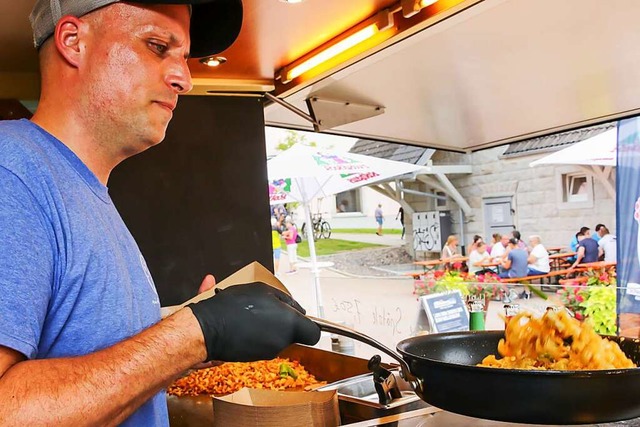 Sebastian Br aus Hamburg kochte auf s...Food Truck in Rothaus nur vegetarisch.  | Foto: Wilfried Dieckmann