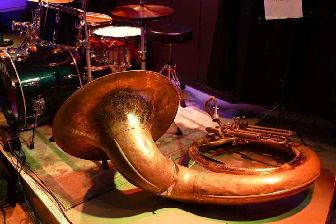 Imposantestes Instrument des Abends war das Sousaphon von Fabio Bianchi.  | Foto: Katrin Fehr