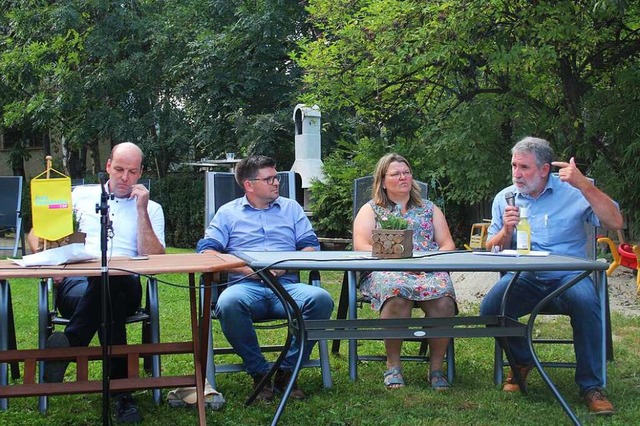 Liberaler Agrarpolitischer Verbraucher...ator Jonas Hofmeier und des Publikums.  | Foto: Christa Maier