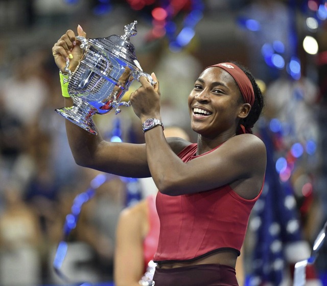 Die US-Amerikanerin Coco Gauff geniet...lick ihrer bisherigen Tennis-Karriere.  | Foto: ANGELA WEISS (AFP)