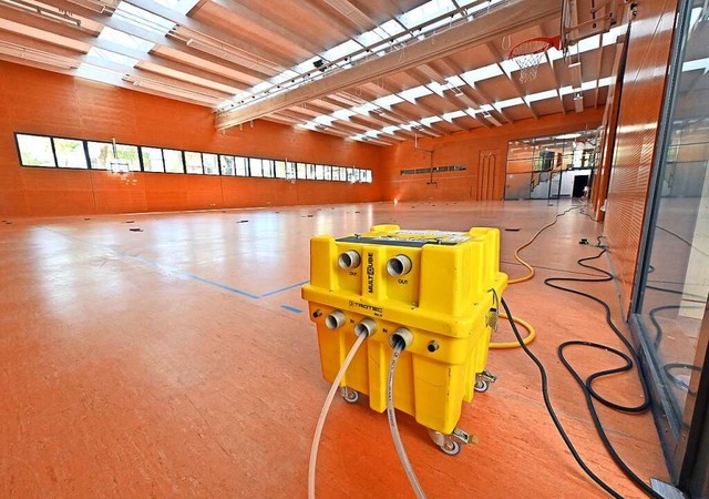 In der Turnhalle der der Karoline-Kaspar-Schule luft der Trockner.  | Foto: Michael Bamberger